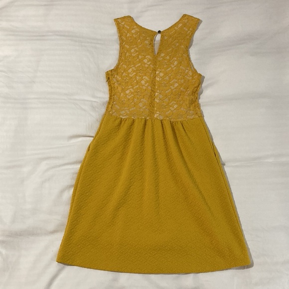 Beautiful mustard yellow dress - Picture 2 of 9